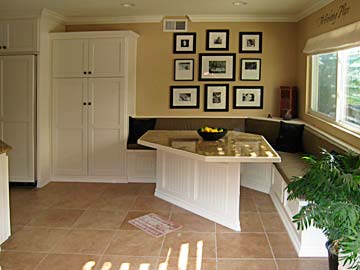 breakfast nook, custom wood cabintery