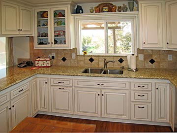Custom Kitchen Cabinets From Darryn S Custom Cabinets Serving